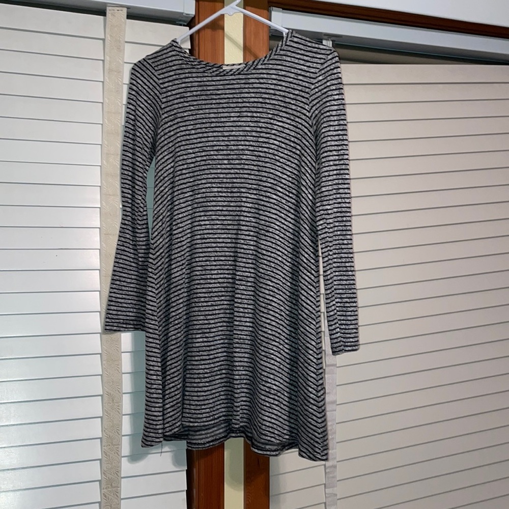 Dress fits like small no tag